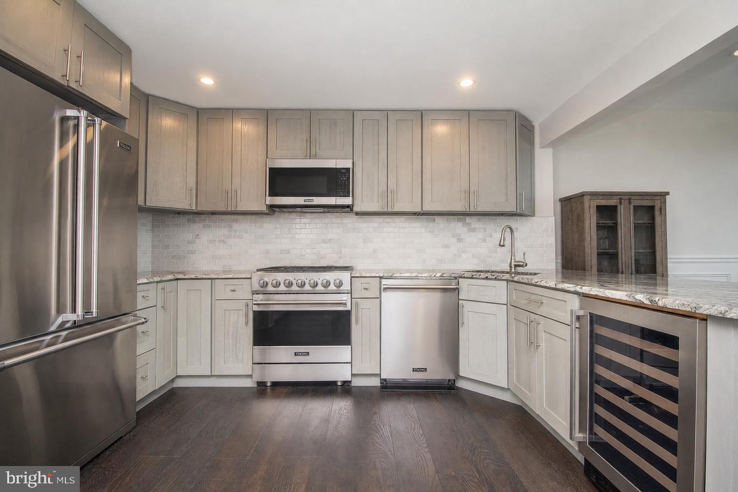 717 S Christopher Columbus Blvd S #714 — photo