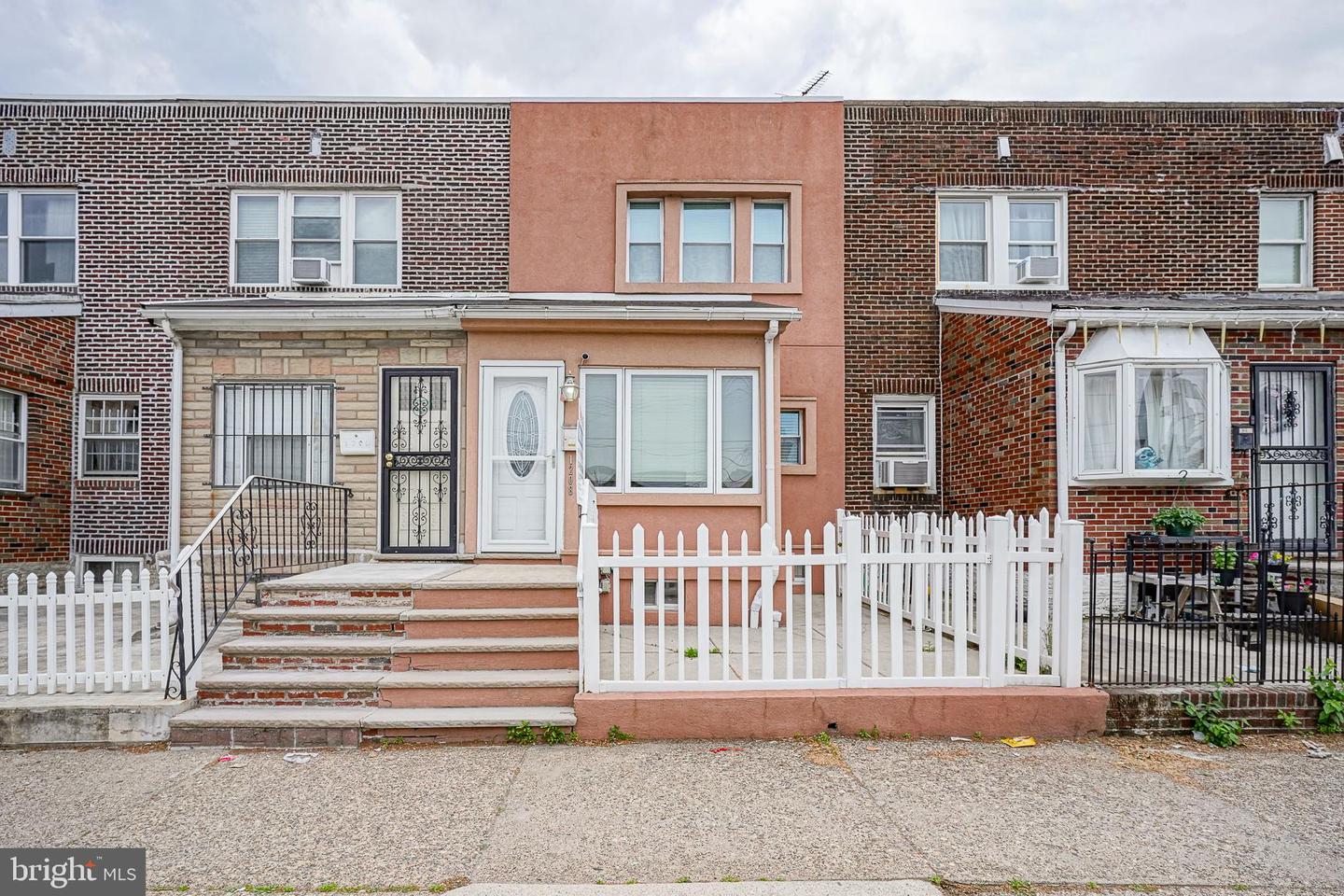 1208 W Oregon Ave — photo