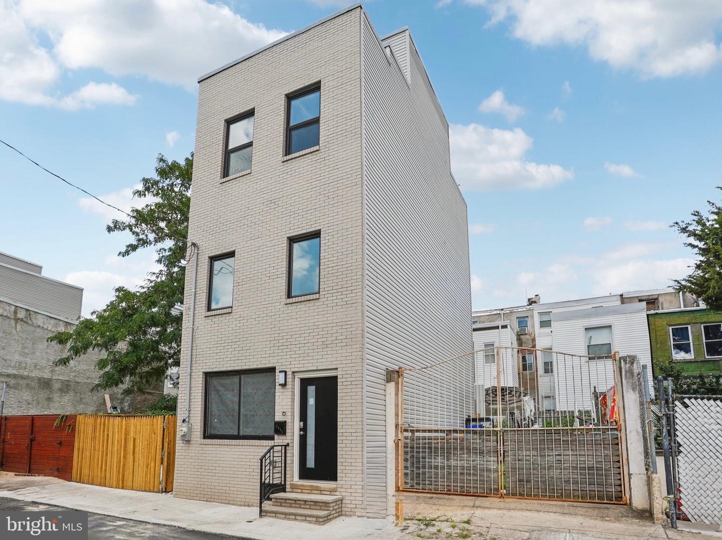 2225 N Waterloo St — photo