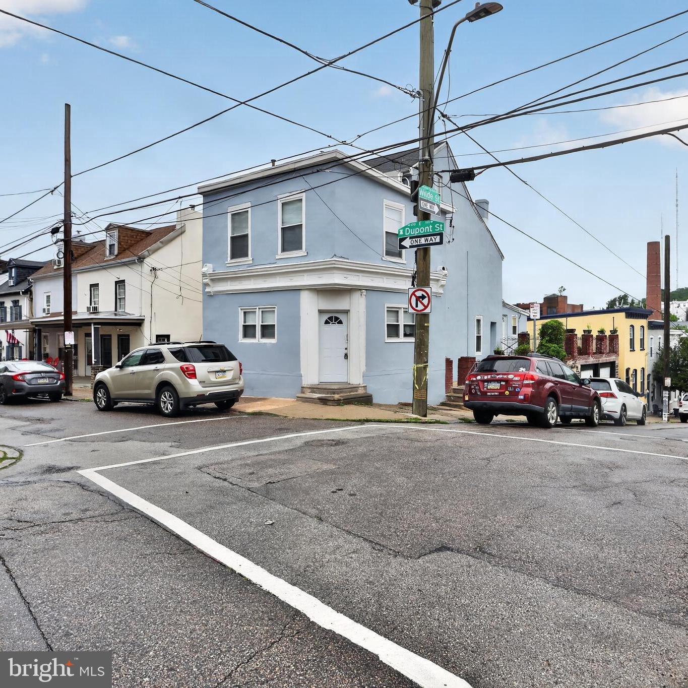182 Dupont St — photo