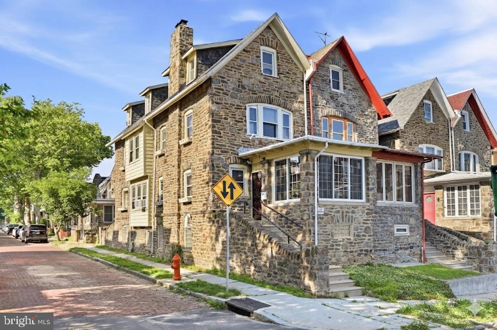 1421 W Fisher Ave — photo