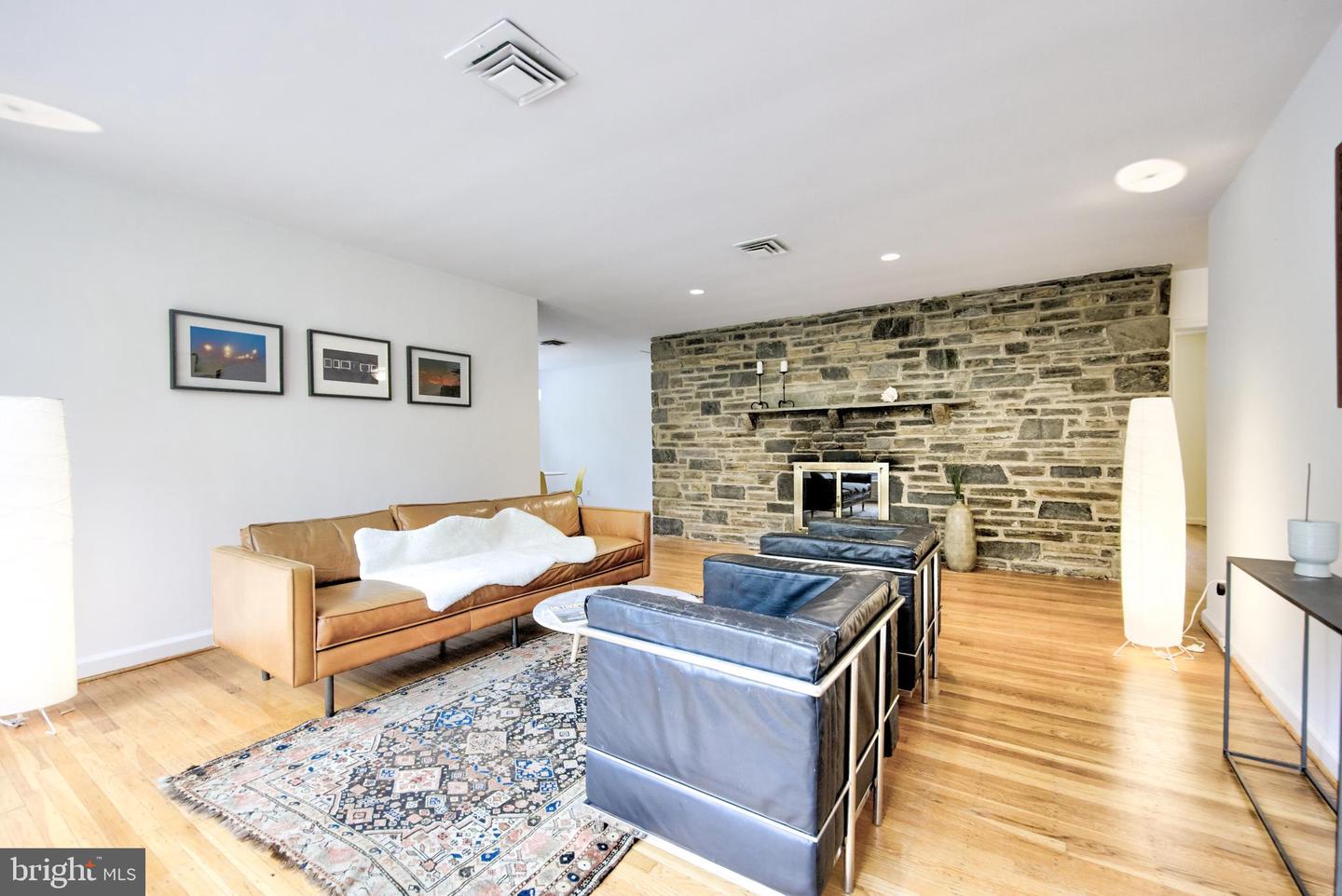 307 E Roumfort Road, Philadelphia, PA 19119 — photo 2
