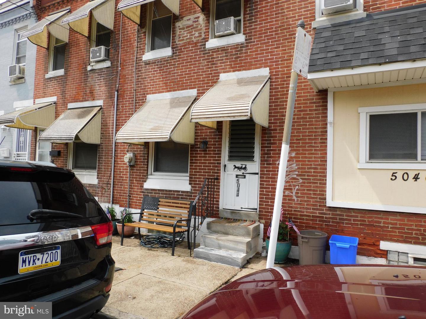 5044 James St — photo