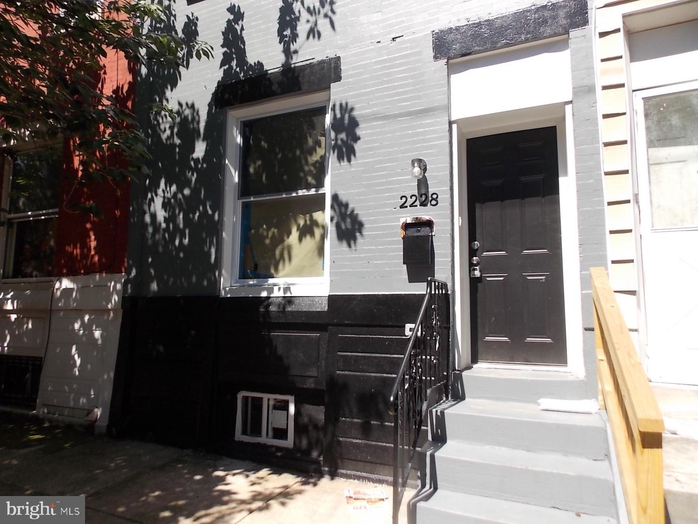 2228 N Woodstock St — photo