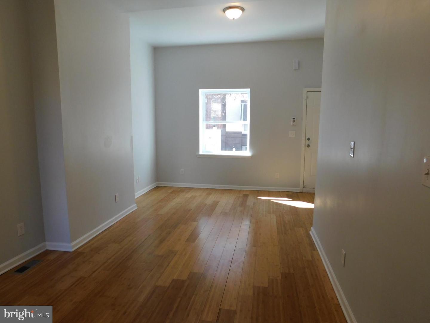 2249 N Woodstock St — photo