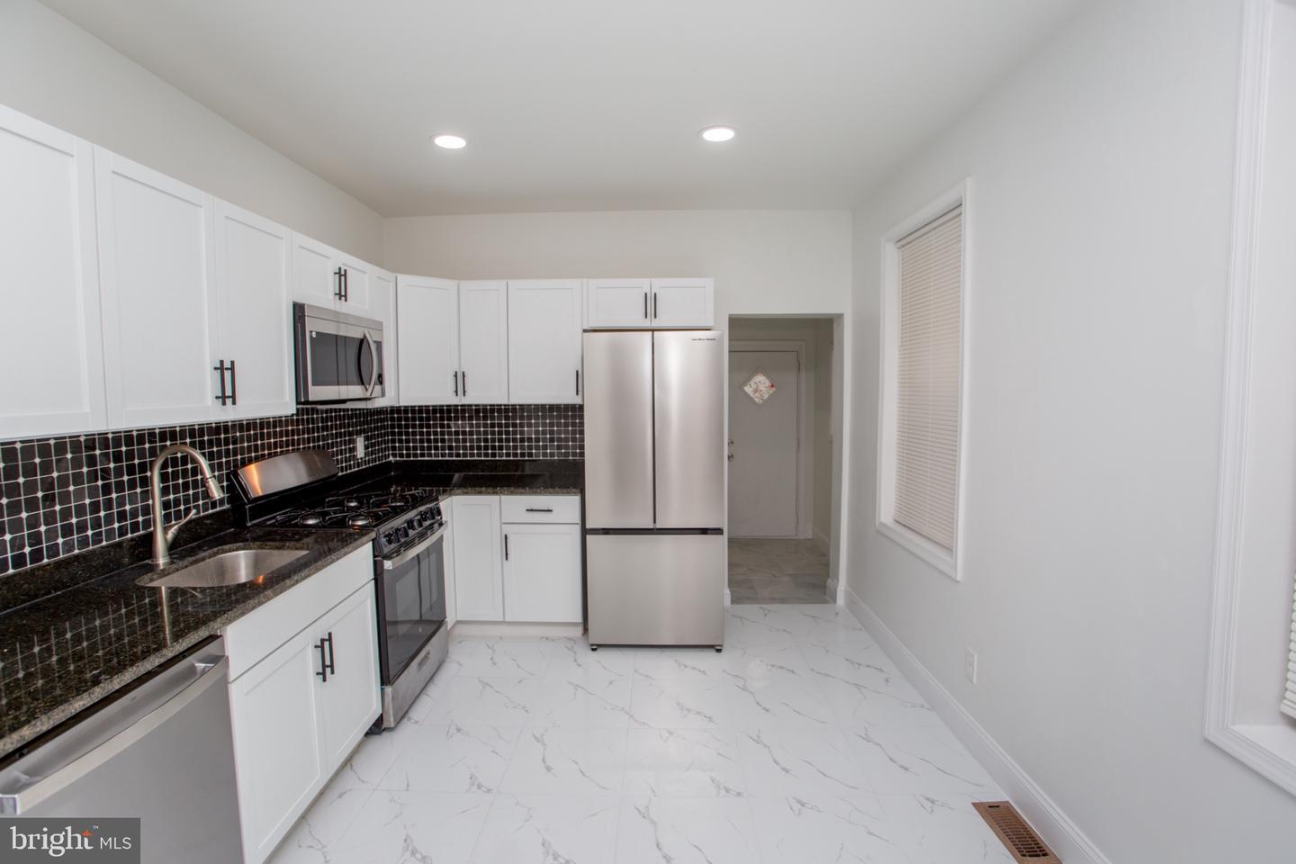 415 N Hobart St — photo