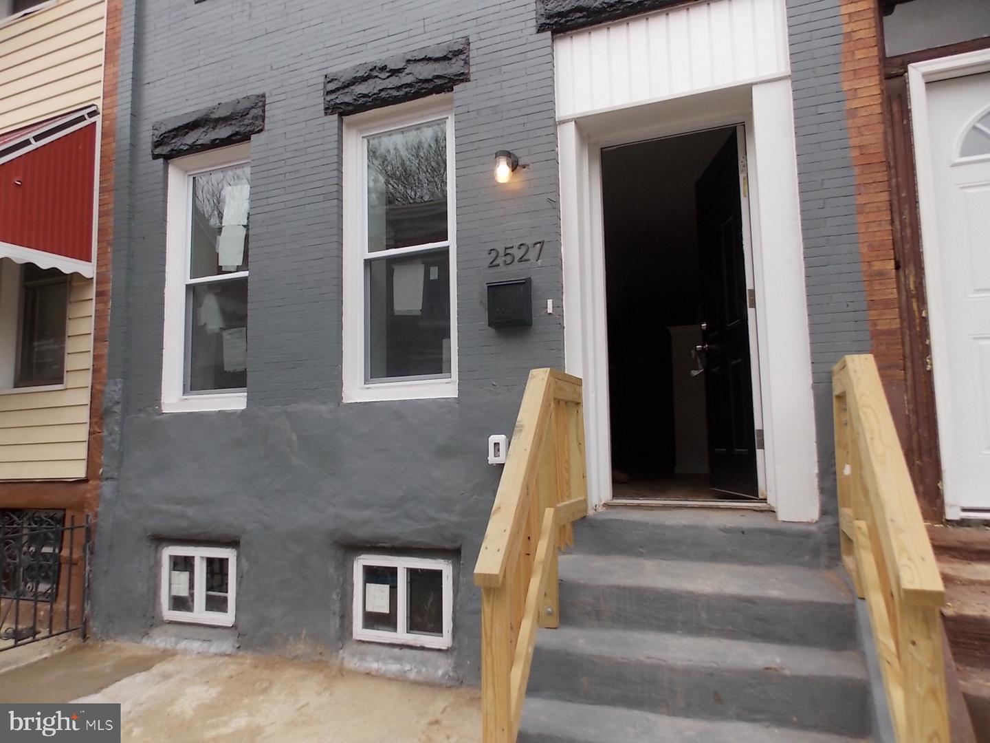 2527 N Myrtlewood St — photo