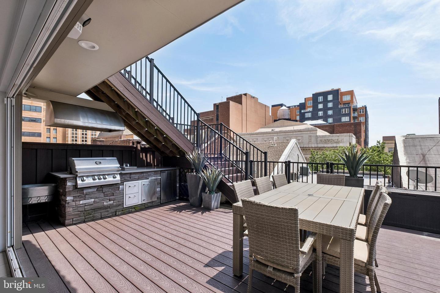 1111 Walnut St #9G — photo