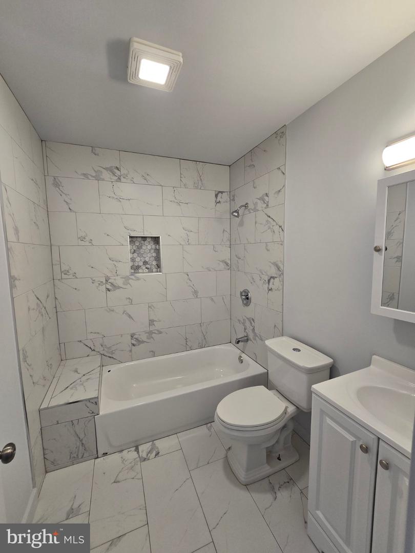 2161 W Grange Ave — photo