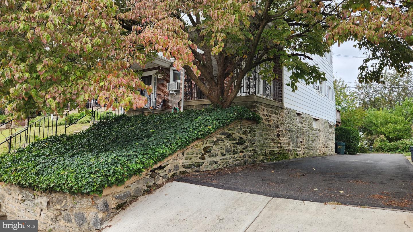3413 Bowman St — photo