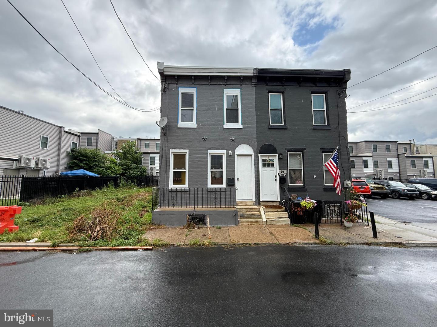 2447 Ingersoll St — photo