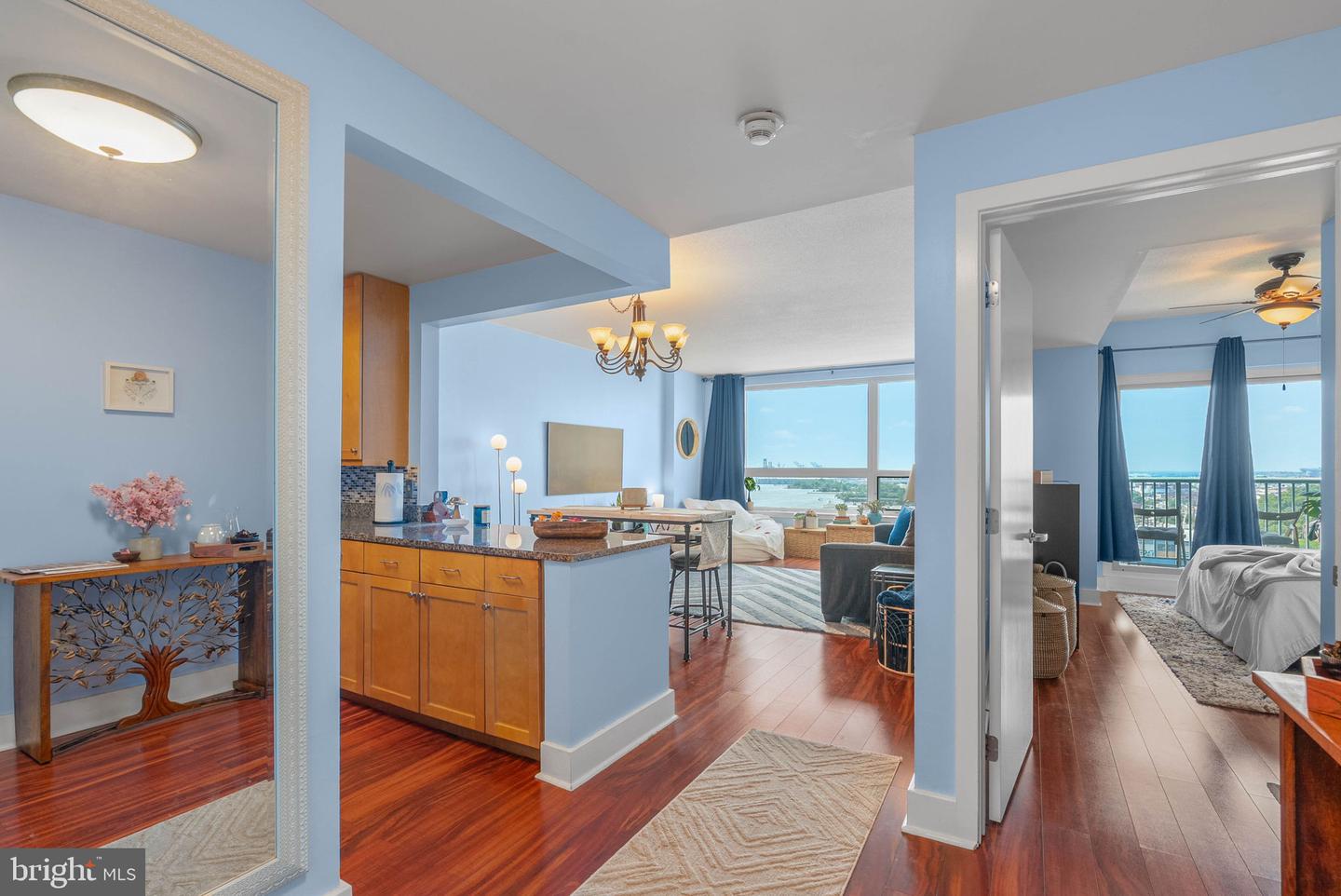 717 S Columbus Blvd #1216 — photo
