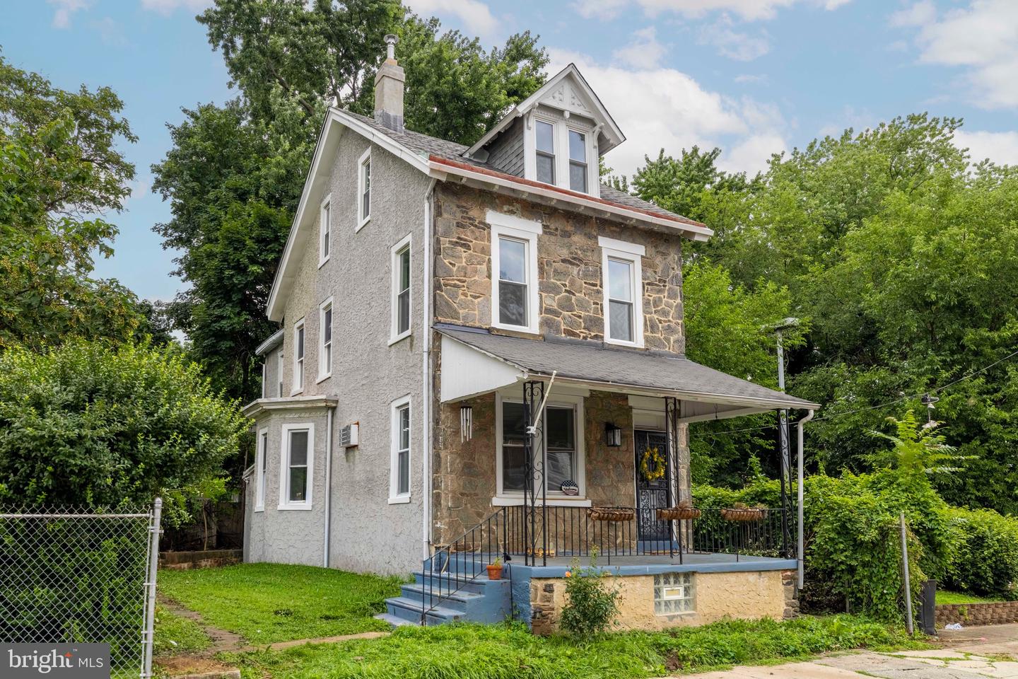 121 E Pleasant St — photo