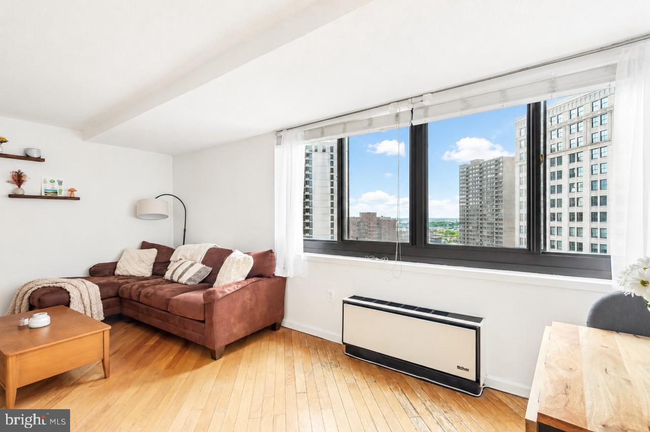 1420 Locust St #17B — photo