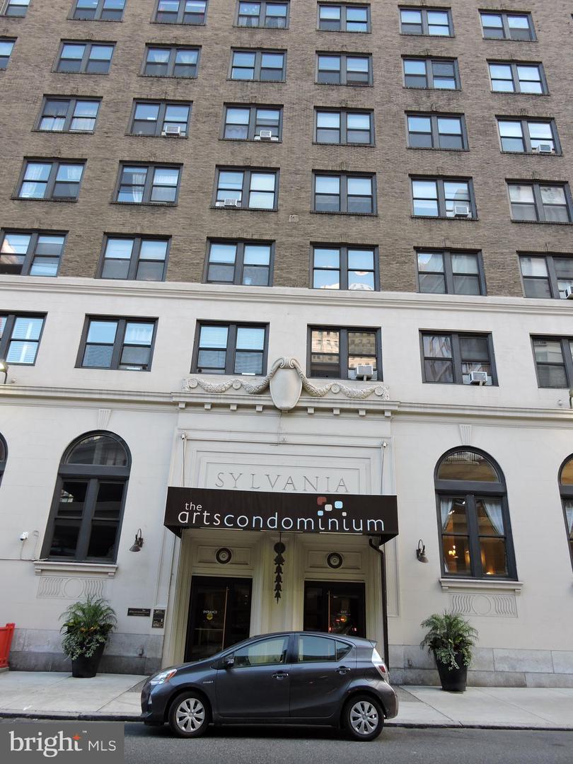 1324 Locust St #206 — photo