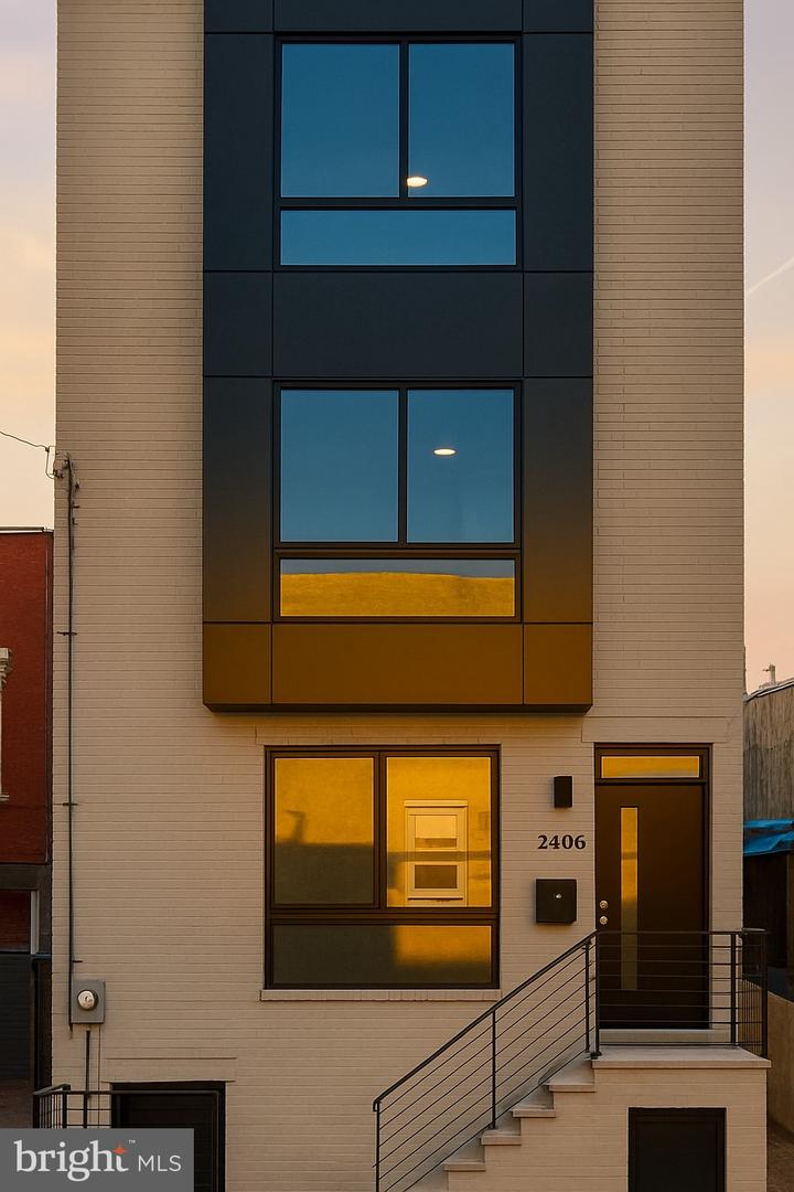 2406 N Howard St — photo