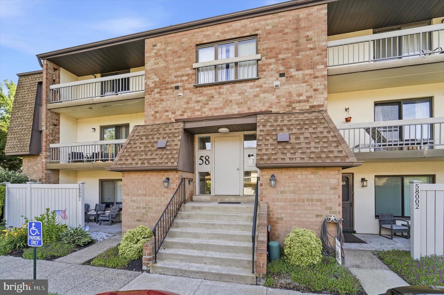 58201 Delaire Landing Rd #201 — photo