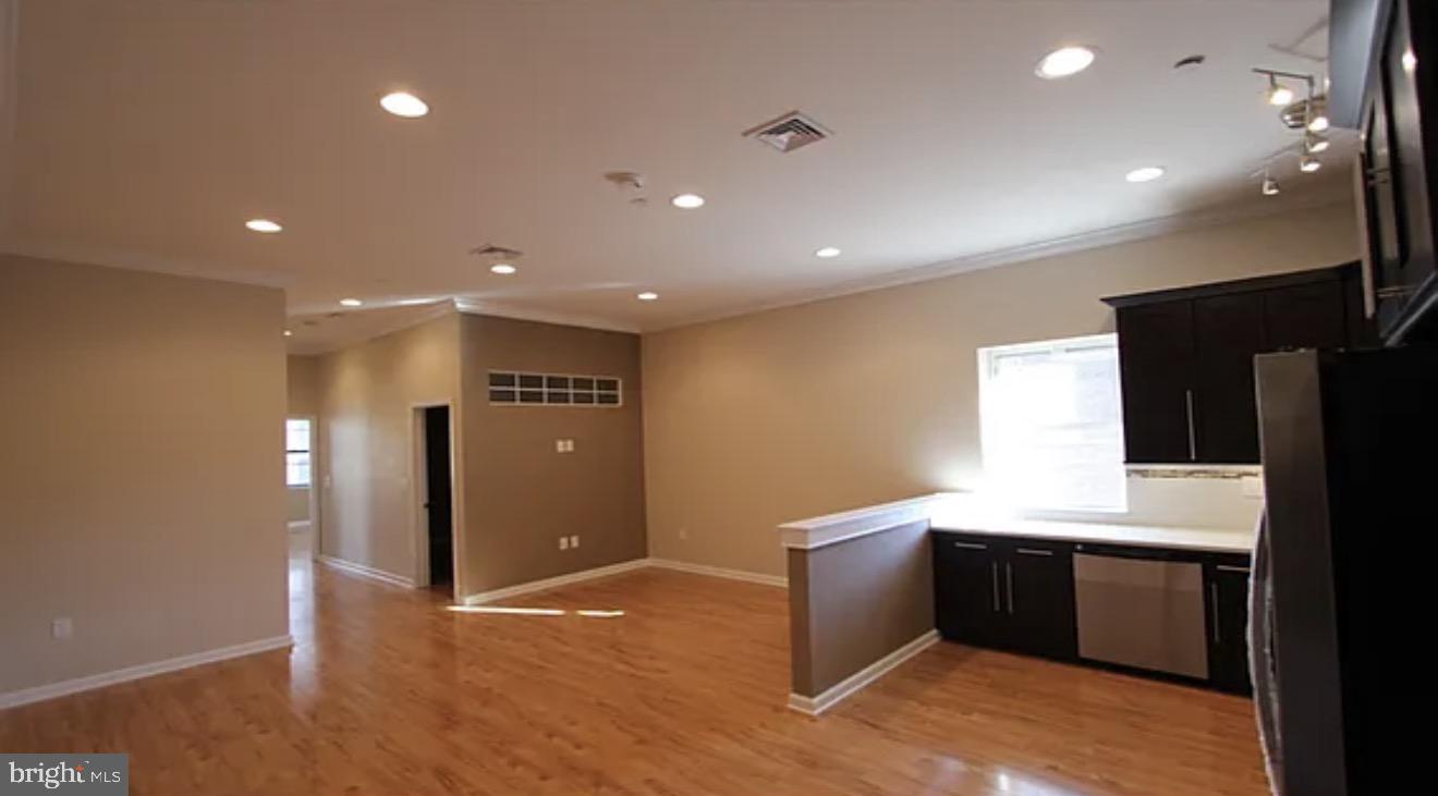 1017 Arch St #6B — photo