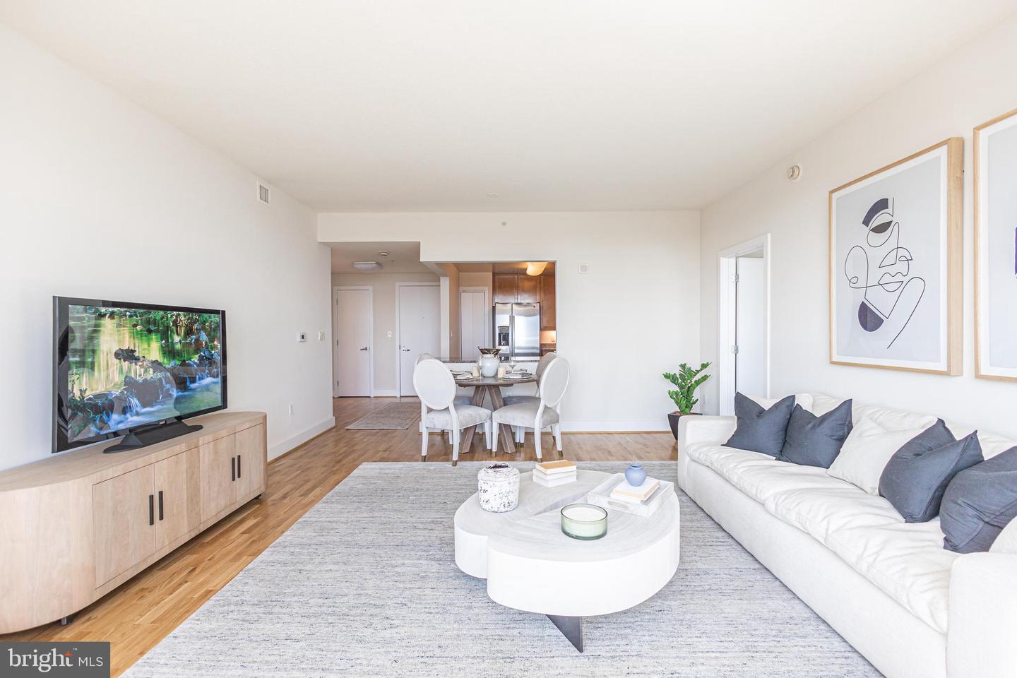 717 S Chris Columbus Blvd #811 — photo