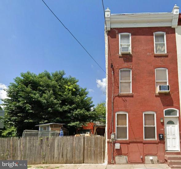 2234 N Lawrence St — photo