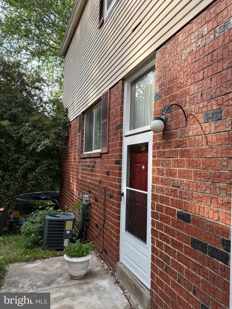 9388 Neil Rd #B — photo