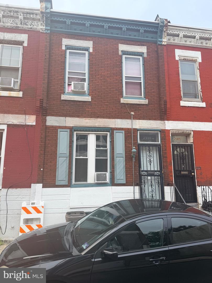 2323 N Gratz St — photo
