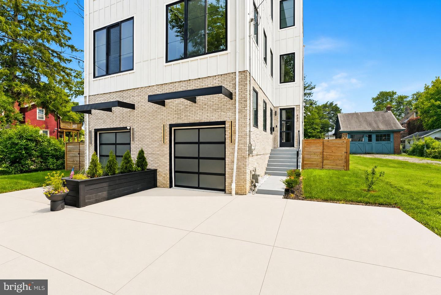 623 Crestview Road, Philadelphia, PA 19128 — photo 2