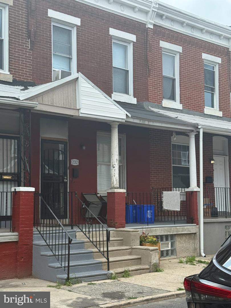 232 N Hobart St — photo