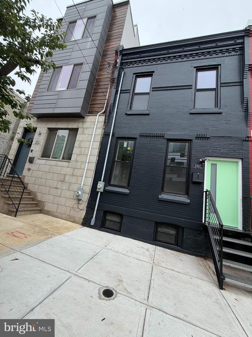 2507 W Master St — photo