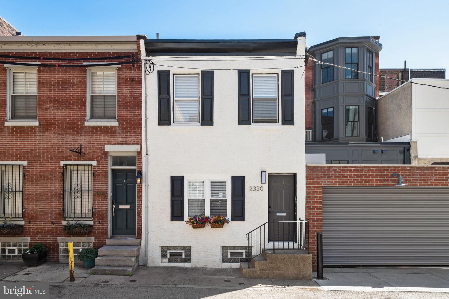 2320 Manning St — photo