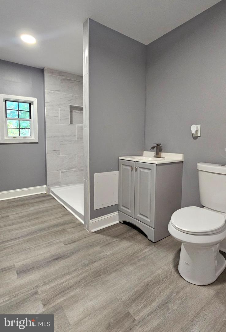 2411 N Lawrence St — photo