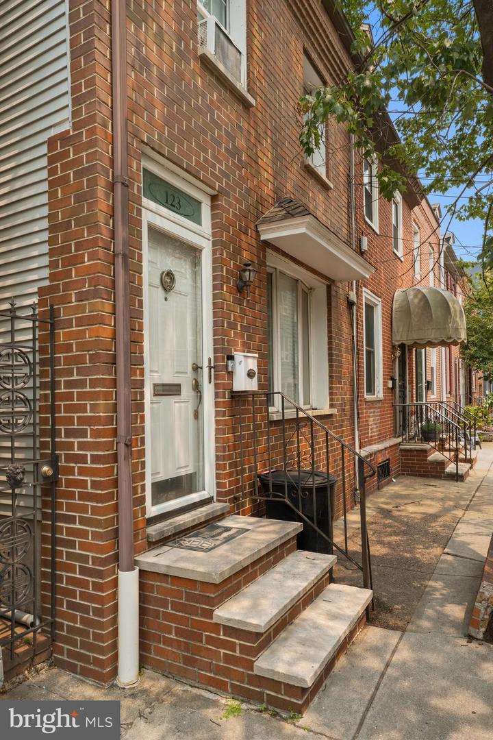 123 Ellsworth St — photo