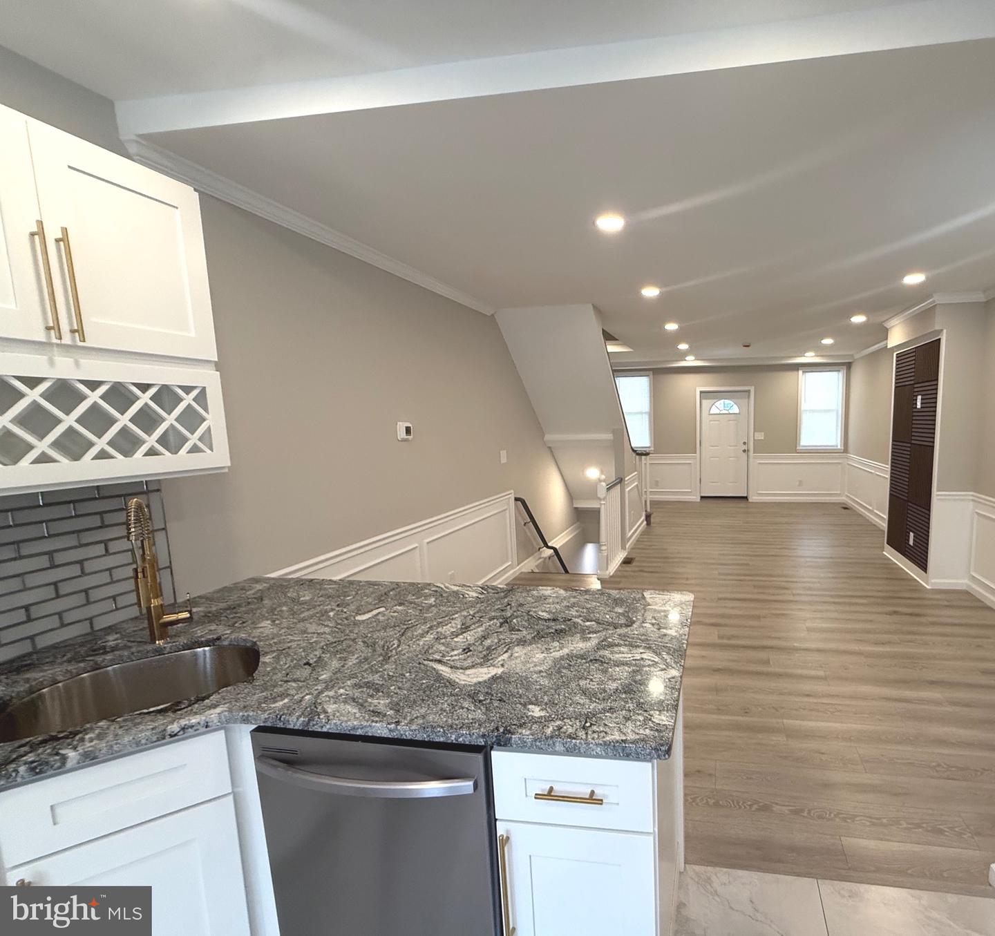 6719 N Smedley St — photo