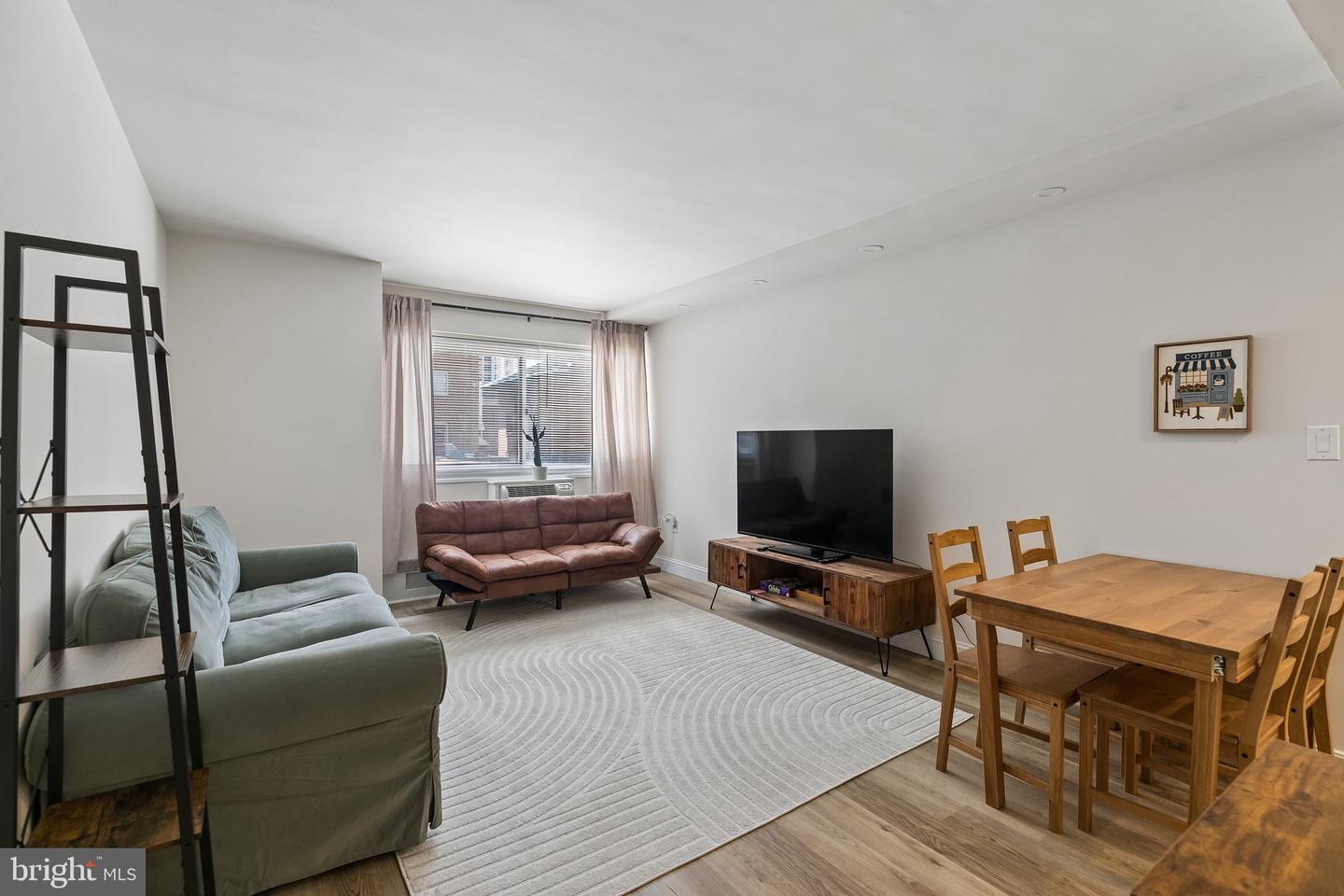 2101 Chestnut St #303 — photo