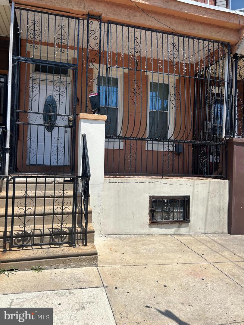 211 E Ontario St — photo