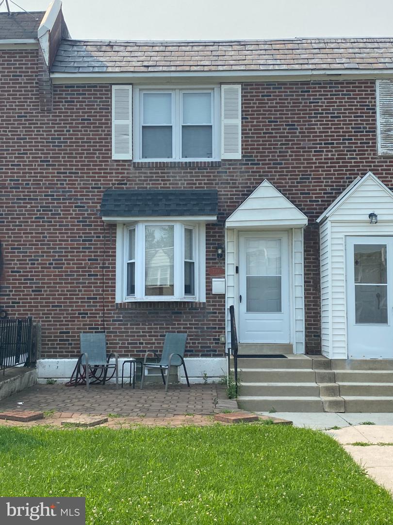 7305 Woodbine Ave — photo