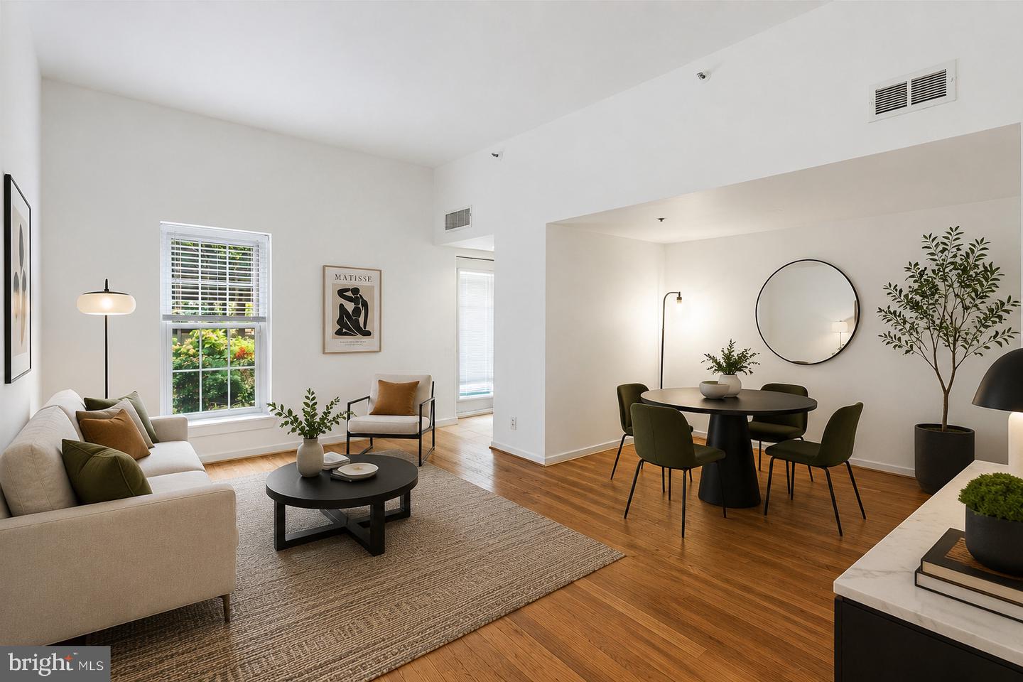301 Race St #C010 — photo