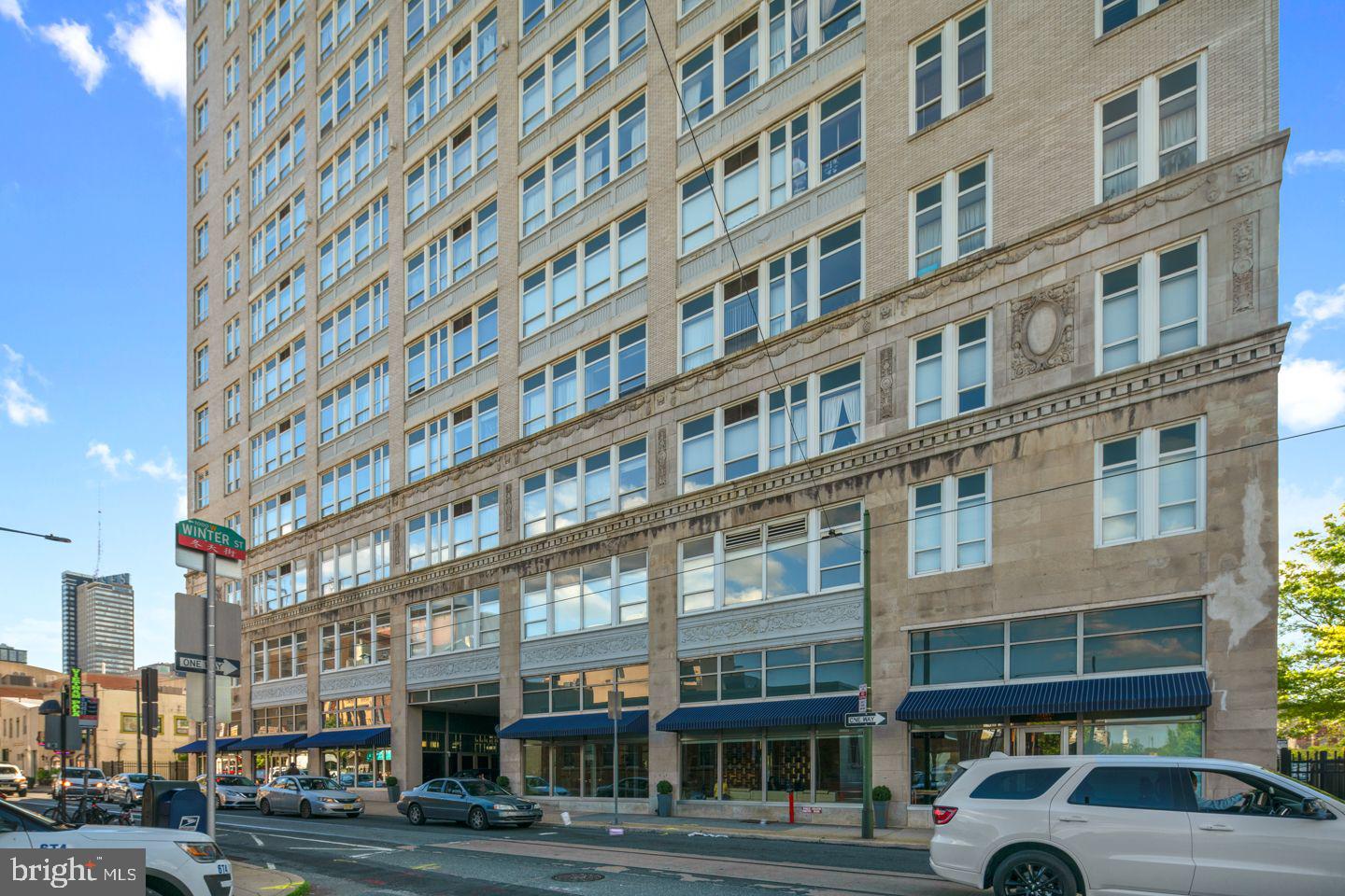 1100-00 Vine St #1402 — photo