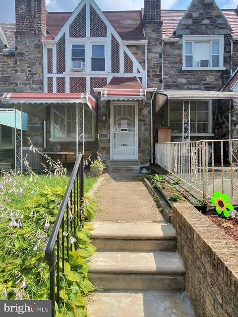 5726 W Jefferson St — photo