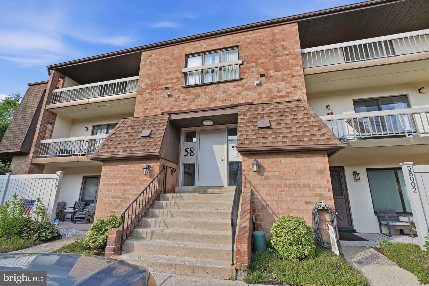 58102 Delaire Landing Rd #102 — photo