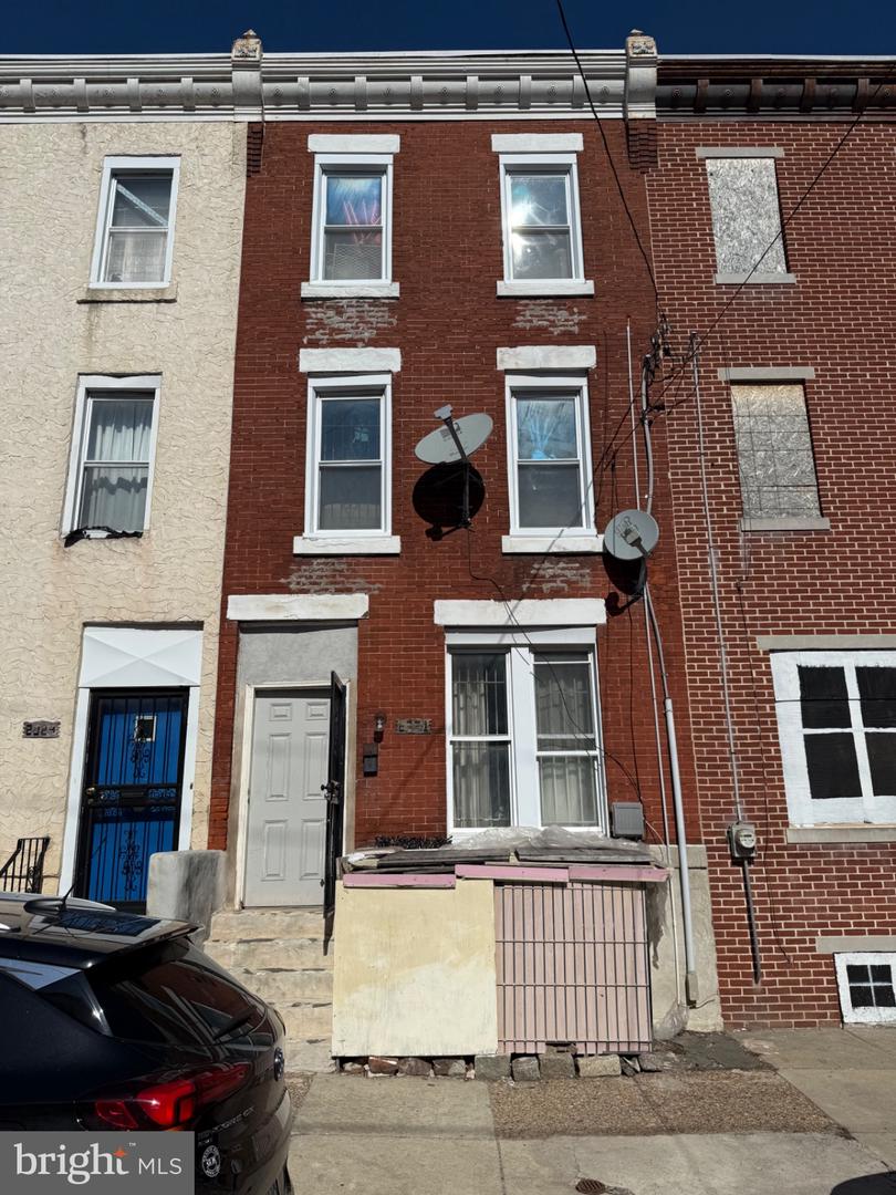 2021 W Westmoreland St — photo