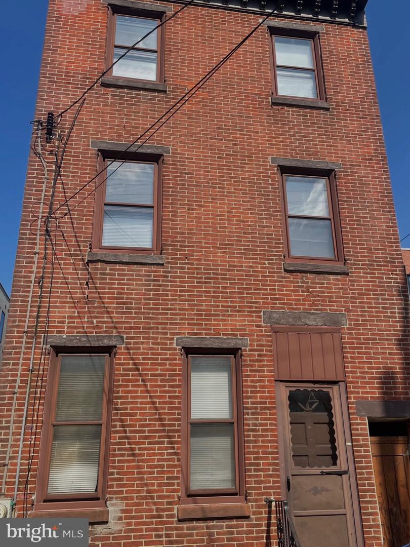 1137-39 E Dunton St — photo
