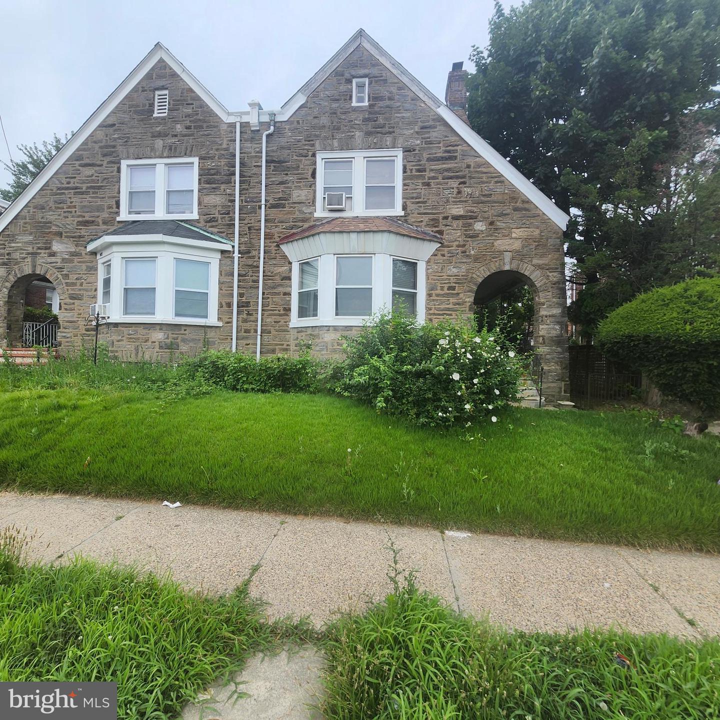 1415 E Washington Ln — photo