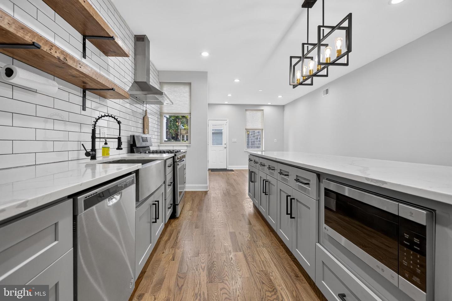 3113 W Montgomery Ave — photo