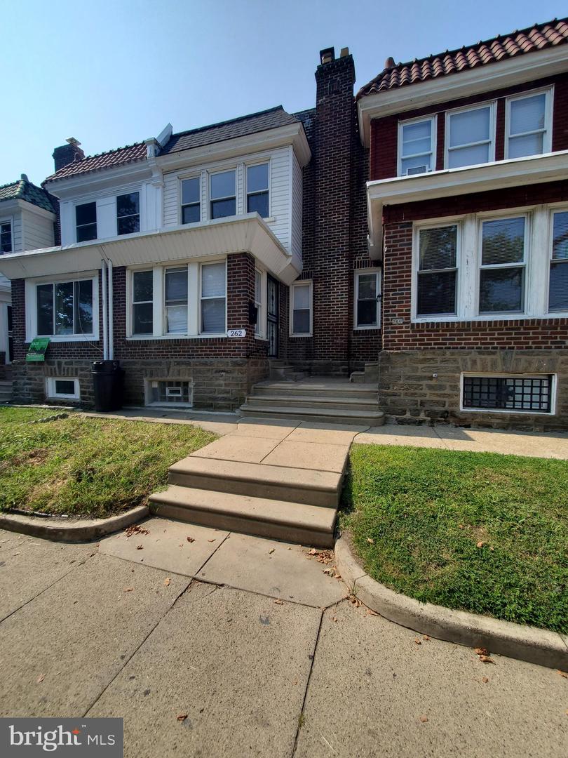 262 W Godfrey Ave — photo