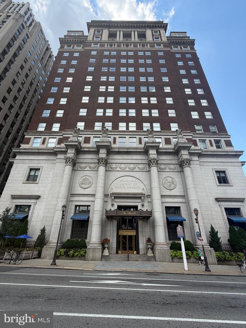 1600-18 Arch St #908 — photo
