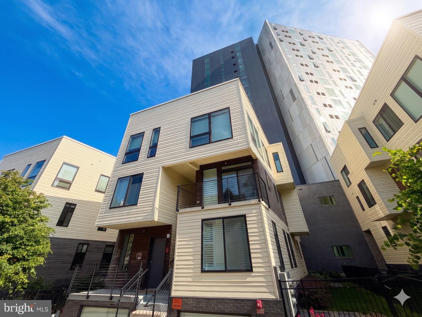 3200 Summer St #7 — photo