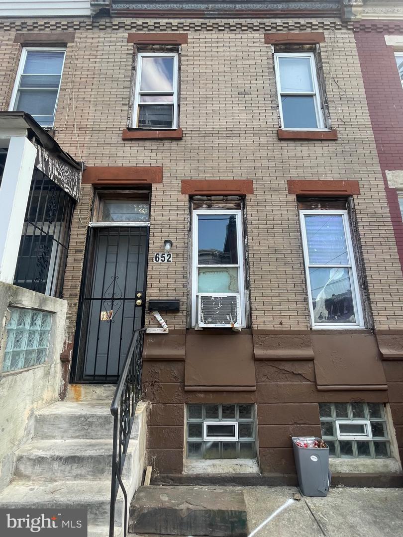 652 W Clearfield St — photo