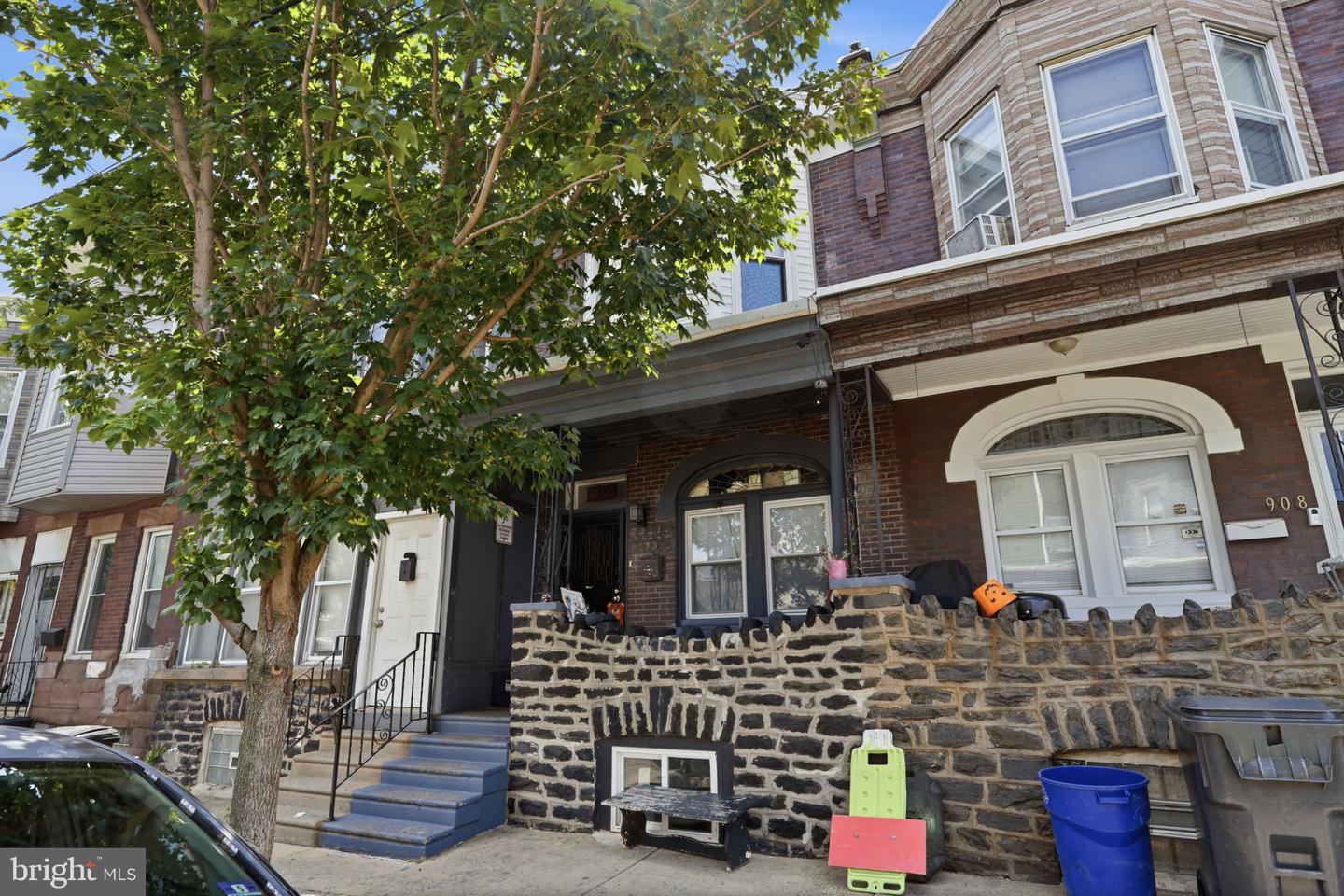 910 E Westmoreland St — photo