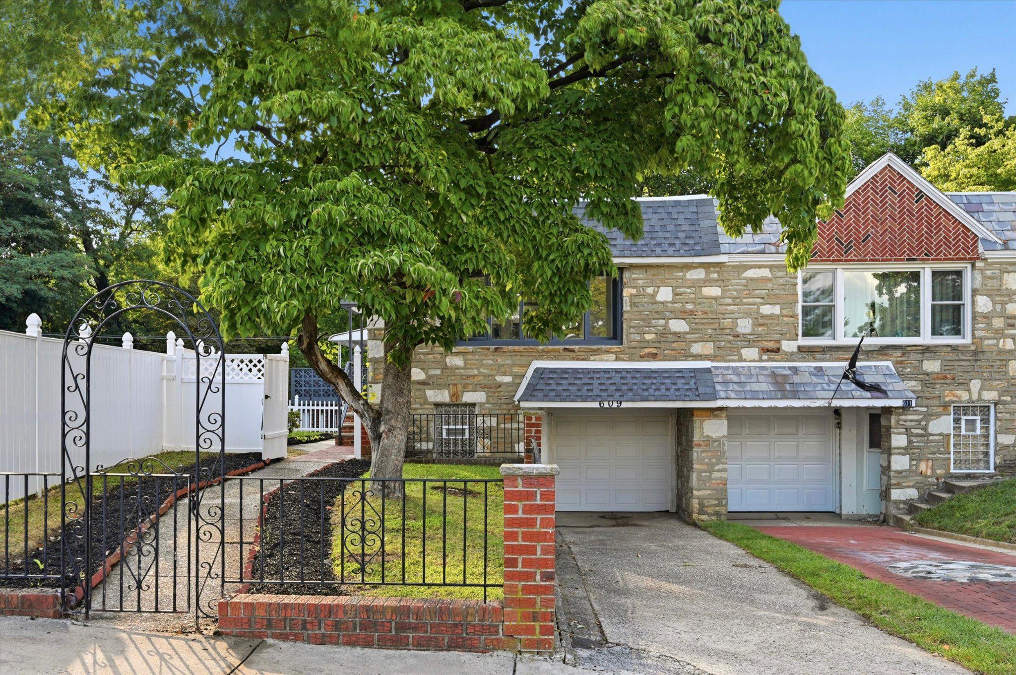 609 E Hortter Pl — photo